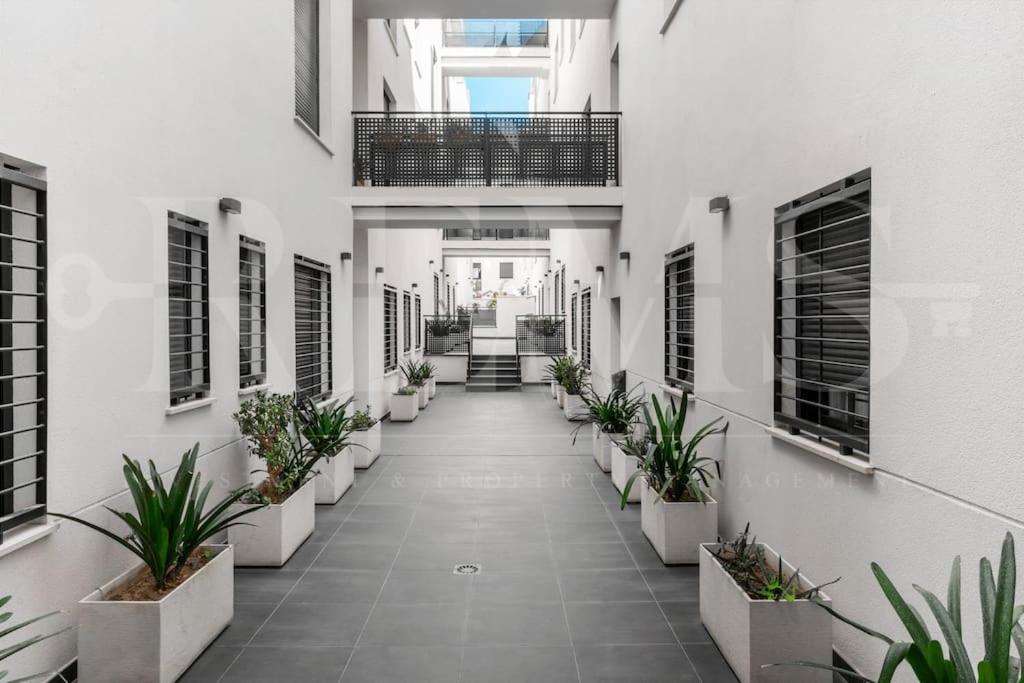 Cozy Apartment With Parking In The Center By Rems Malaga Bagian luar foto