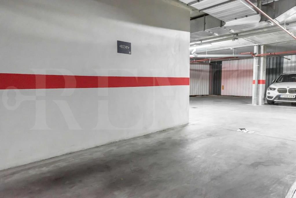 Cozy Apartment With Parking In The Center By Rems Malaga Bagian luar foto