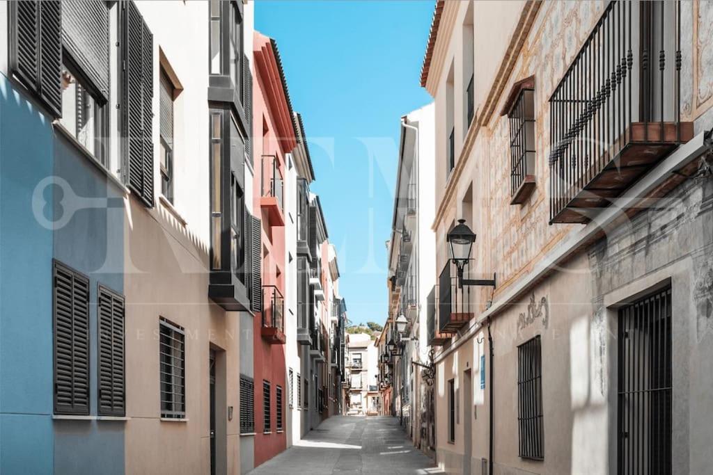 Cozy Apartment With Parking In The Center By Rems Malaga Bagian luar foto