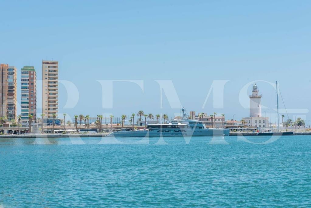 Cozy Apartment With Parking In The Center By Rems Malaga Bagian luar foto