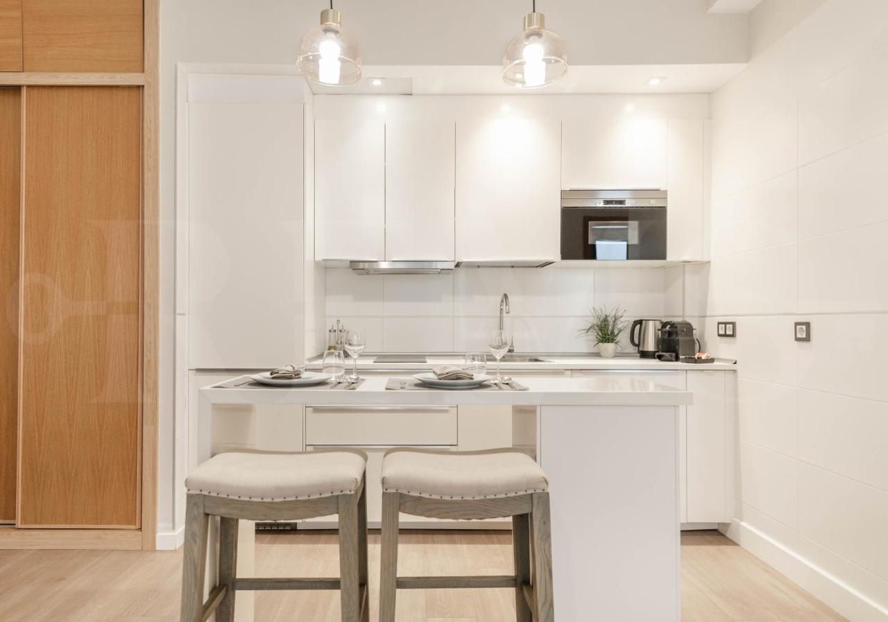 Cozy Apartment With Parking In The Center By Rems Malaga Bagian luar foto