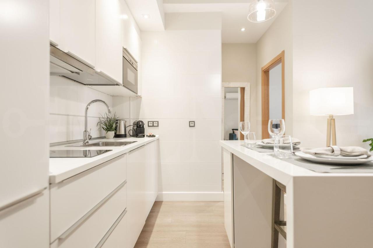 Cozy Apartment With Parking In The Center By Rems Malaga Bagian luar foto
