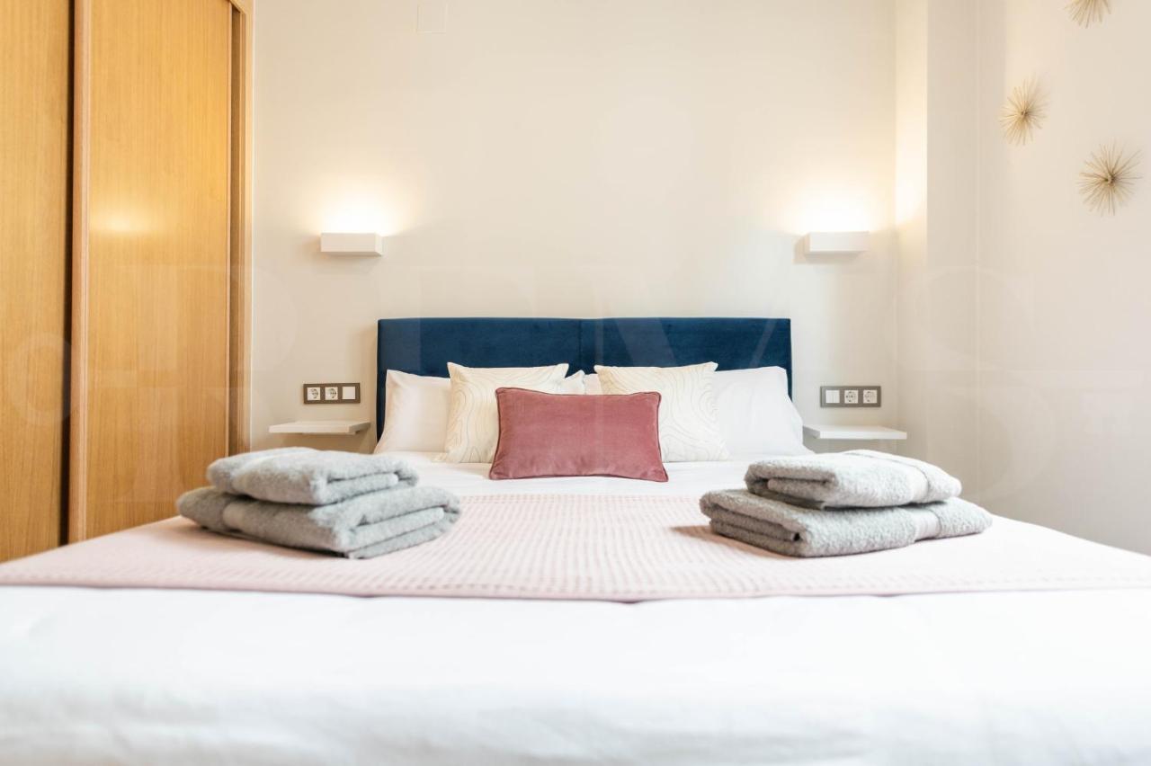 Cozy Apartment With Parking In The Center By Rems Malaga Bagian luar foto