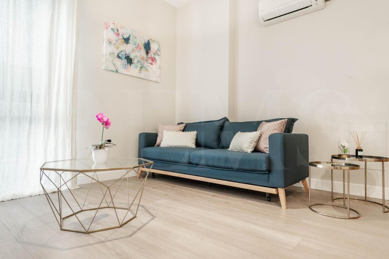 Cozy Apartment With Parking In The Center By Rems Malaga Bagian luar foto