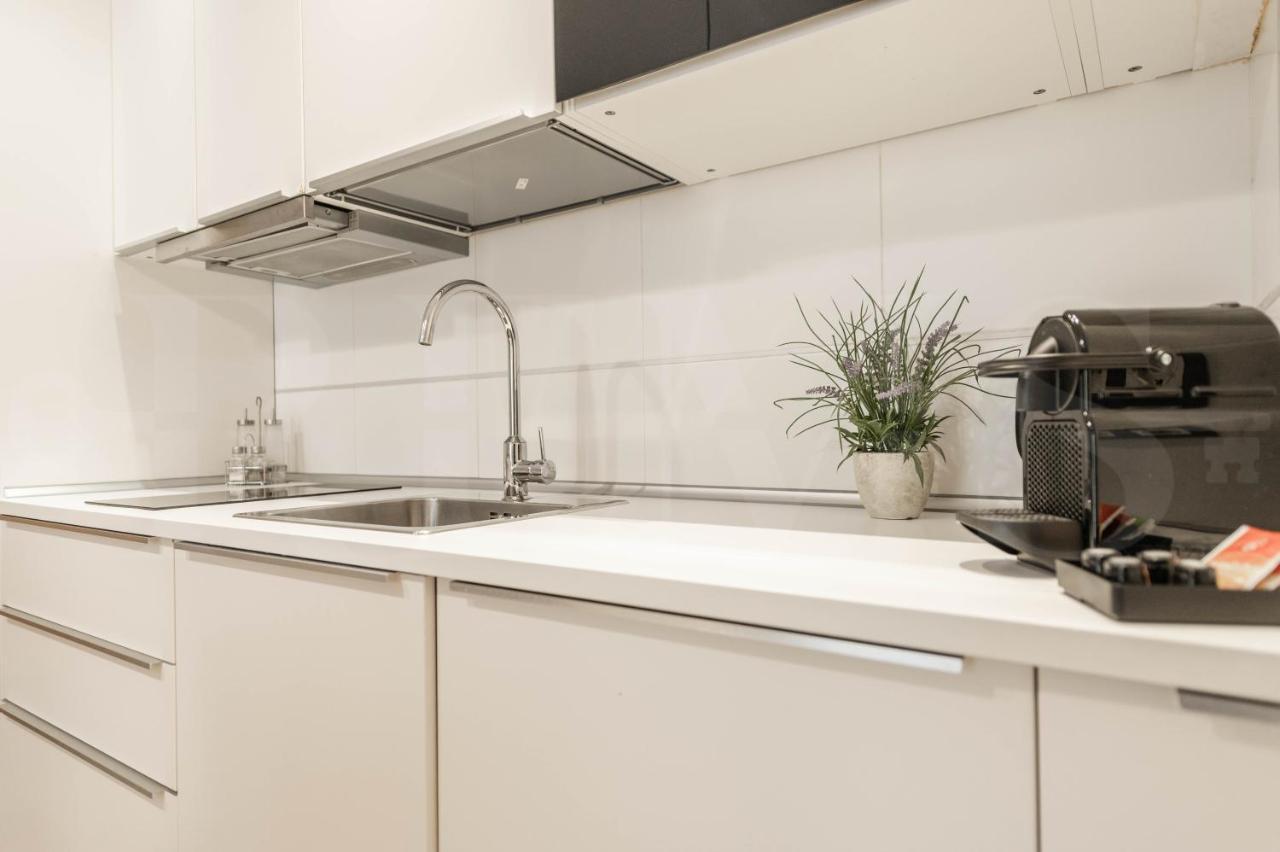 Cozy Apartment With Parking In The Center By Rems Malaga Bagian luar foto
