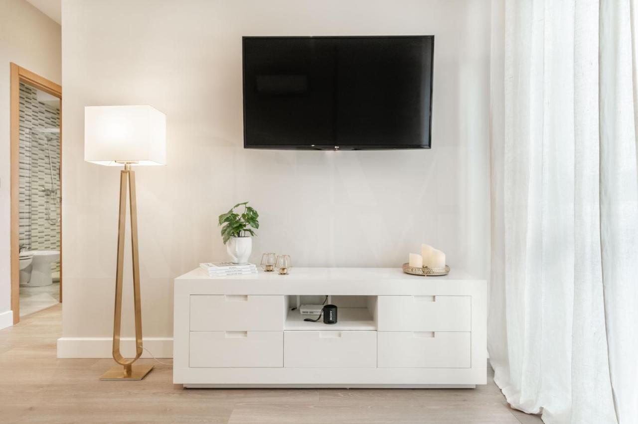 Cozy Apartment With Parking In The Center By Rems Malaga Bagian luar foto